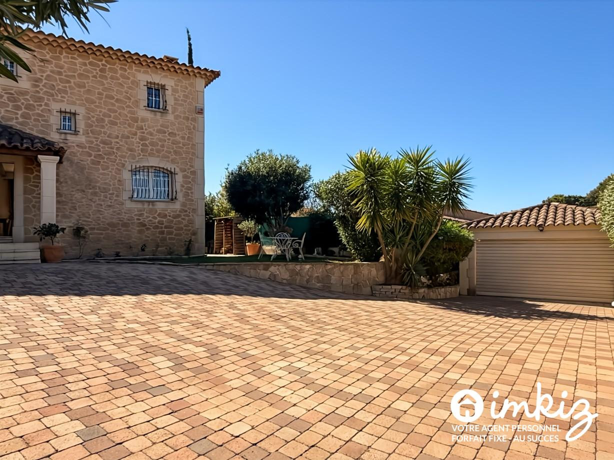 
                                                Vente
                                                 Villa T5, piscine, terrasse, garage