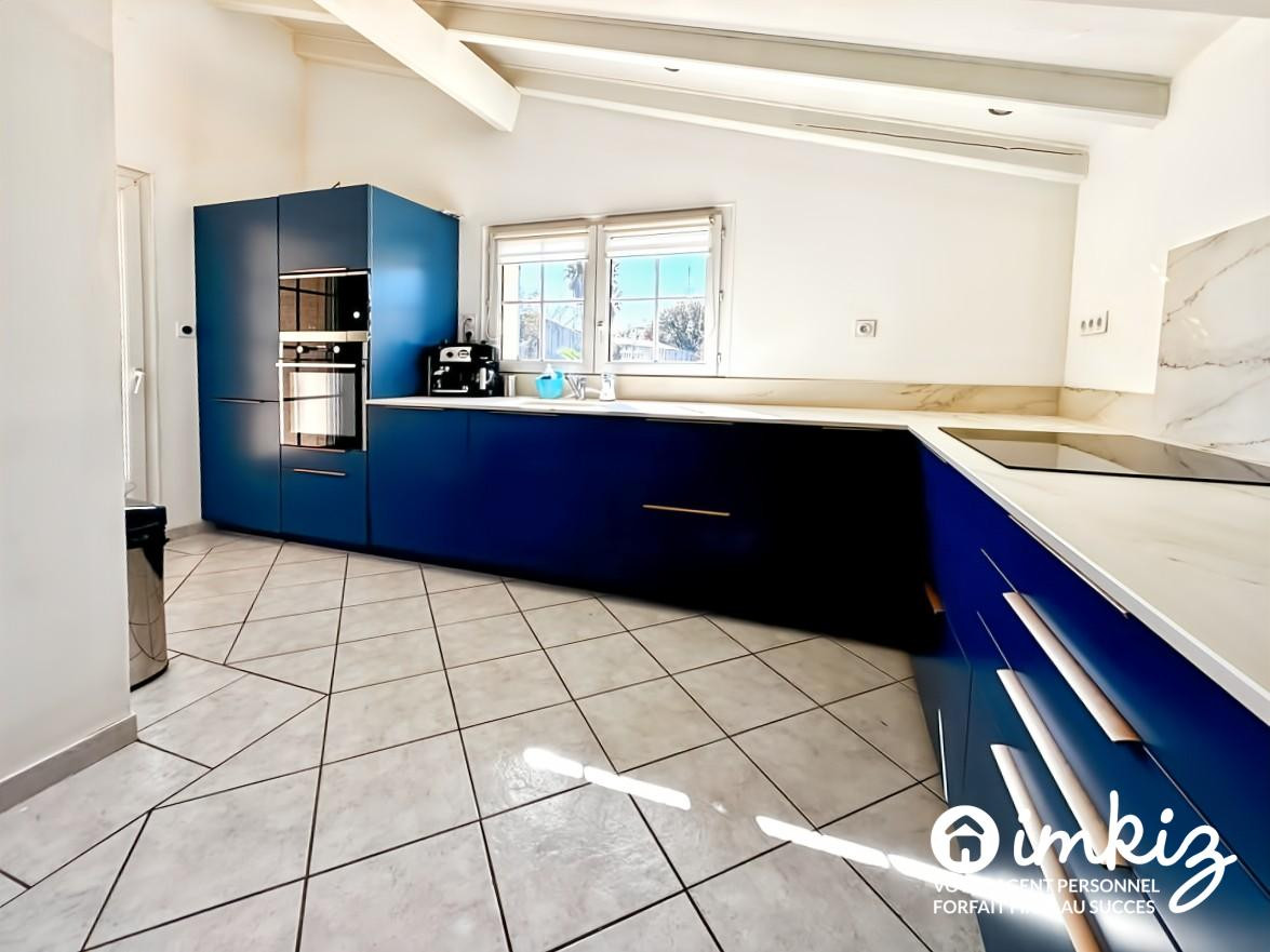 
                                                Vente
                                                 Villa T6 de plain-pied avec Piscine
