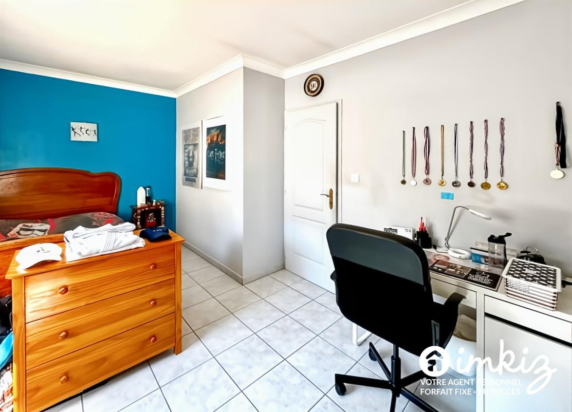 
                                                Vente
                                                 Villa T6 de plain-pied avec Piscine