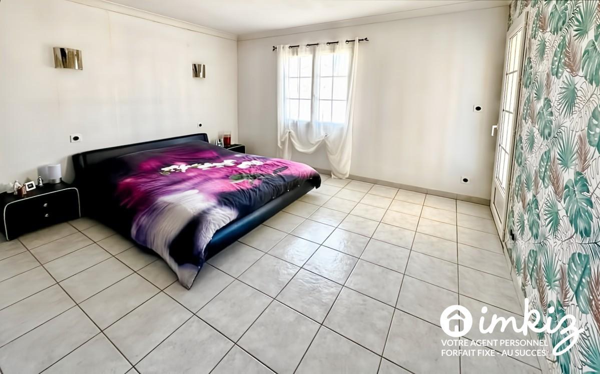 
                                                Vente
                                                 Villa T6 de plain-pied avec Piscine