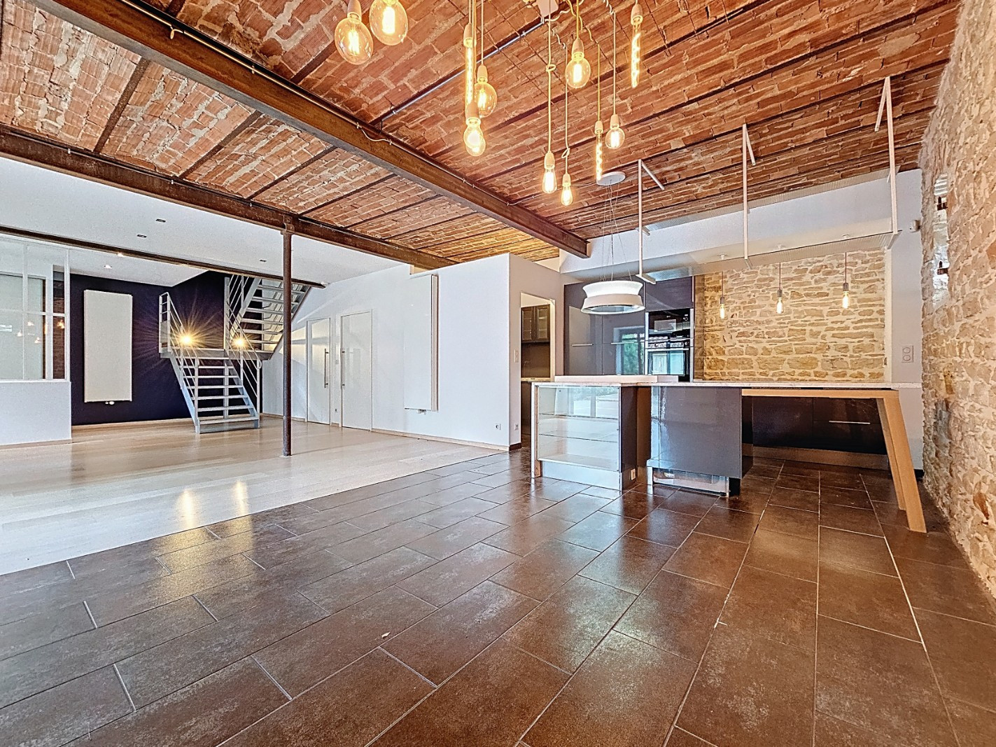 
                                                Vente
                                                 Villefranche, Maison rénovée, Piscine, Garages