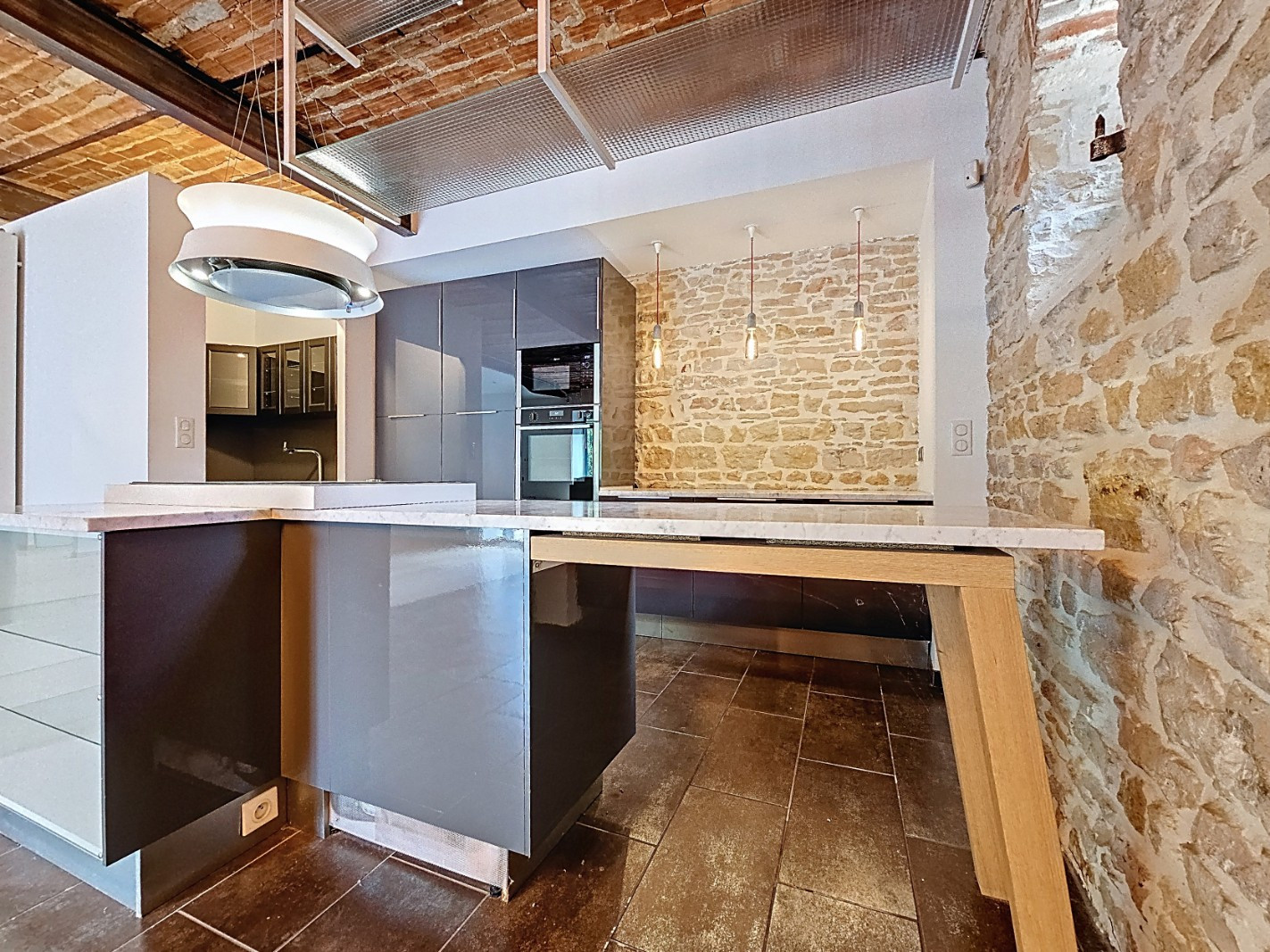 
                                                Vente
                                                 Villefranche, Maison rénovée, Piscine, Garages