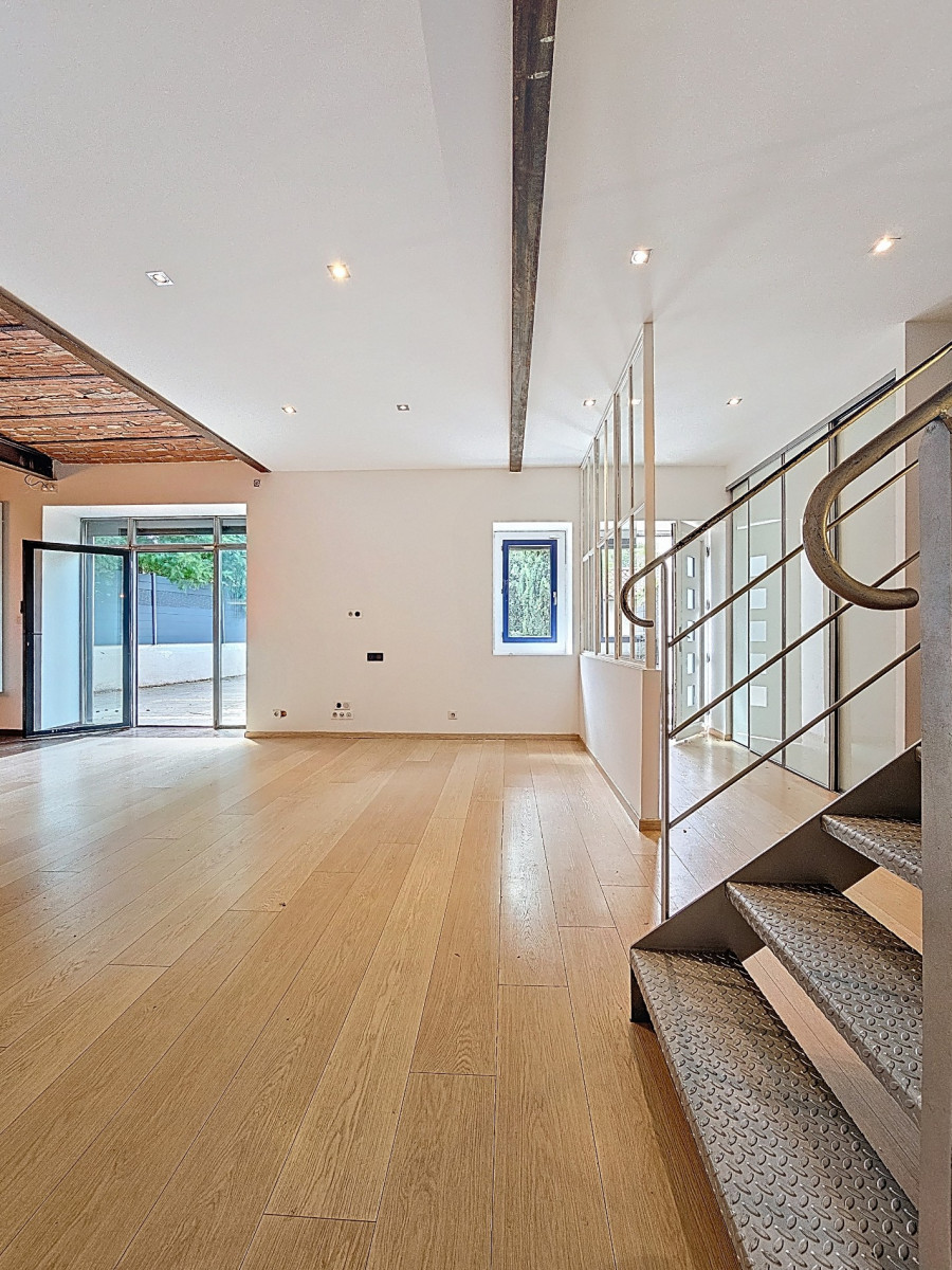 
                                                Vente
                                                 Villefranche, Maison rénovée, Piscine, Garages