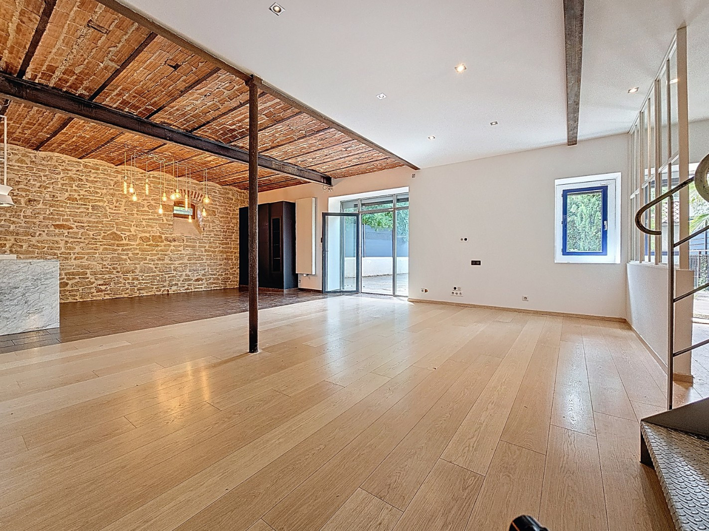 
                                                Vente
                                                 Villefranche, Maison rénovée, Piscine, Garages