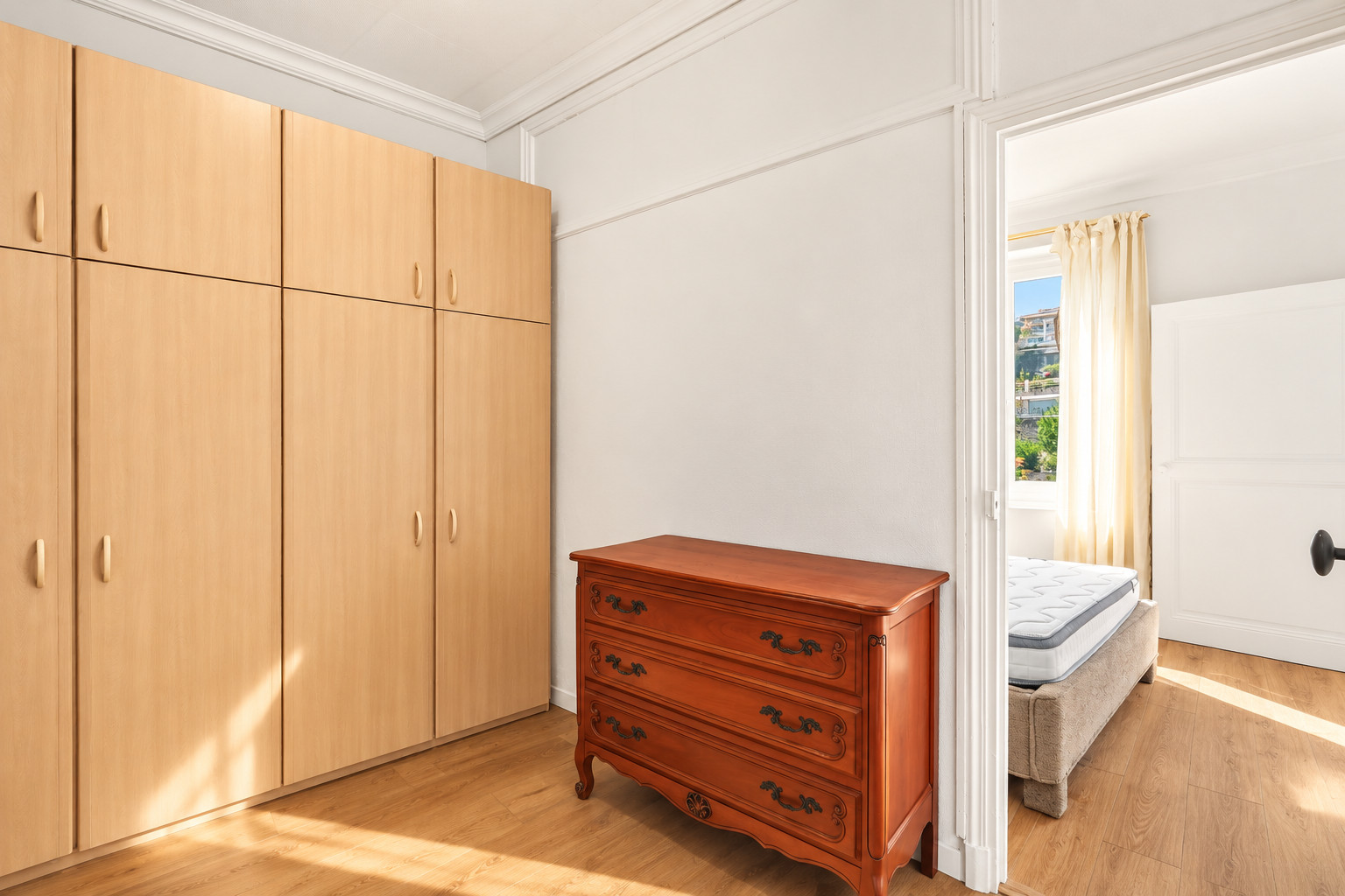 
                                                Vente
                                                 Villefranche-sur-mer- Beau 3 pièces de 52 m² en dernier étage à deux pas de la mer
