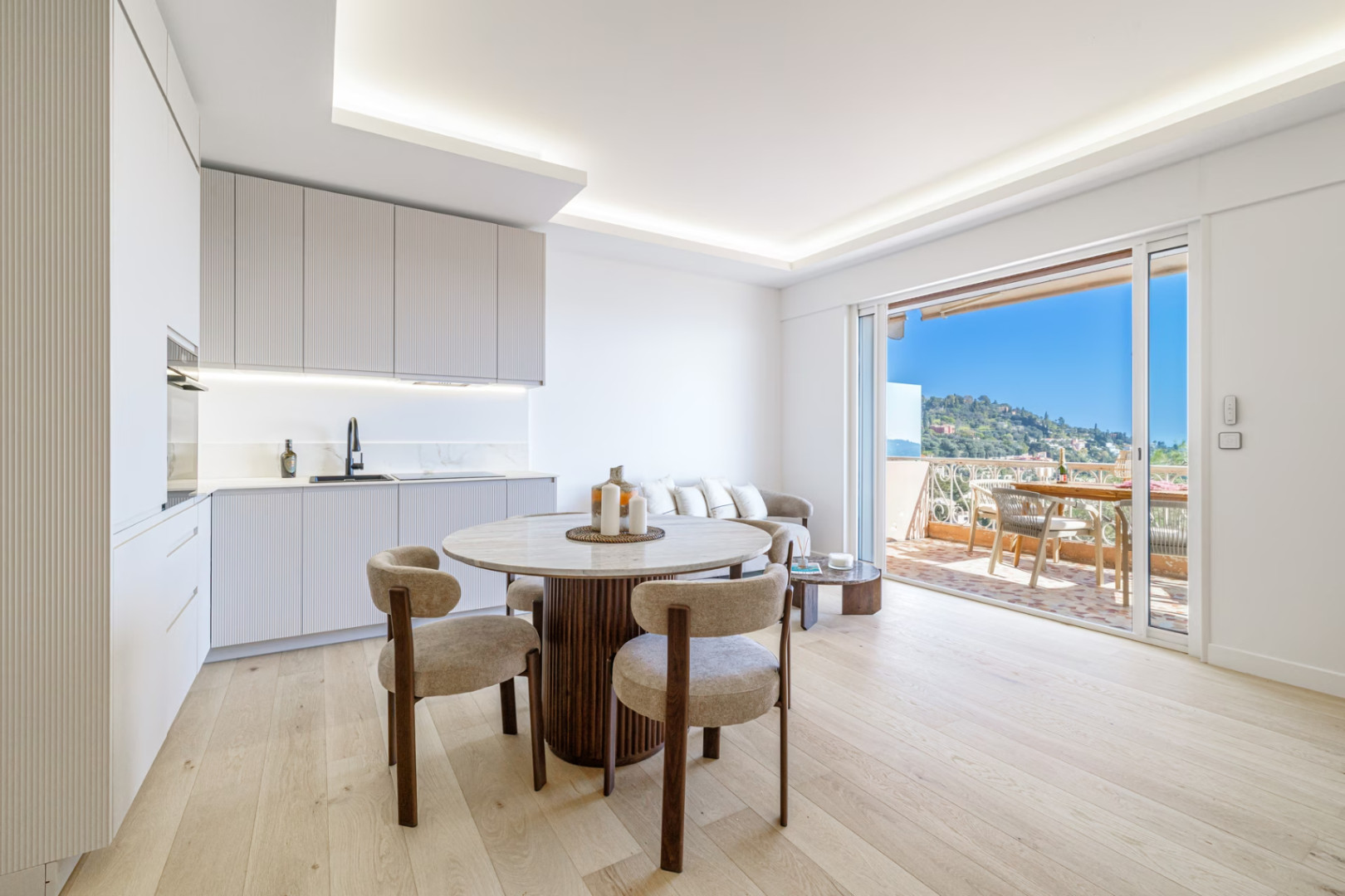 
                                                Vente
                                                 VILLEFRANCHE SUR MER - Corne d’Or  - 3 pièces