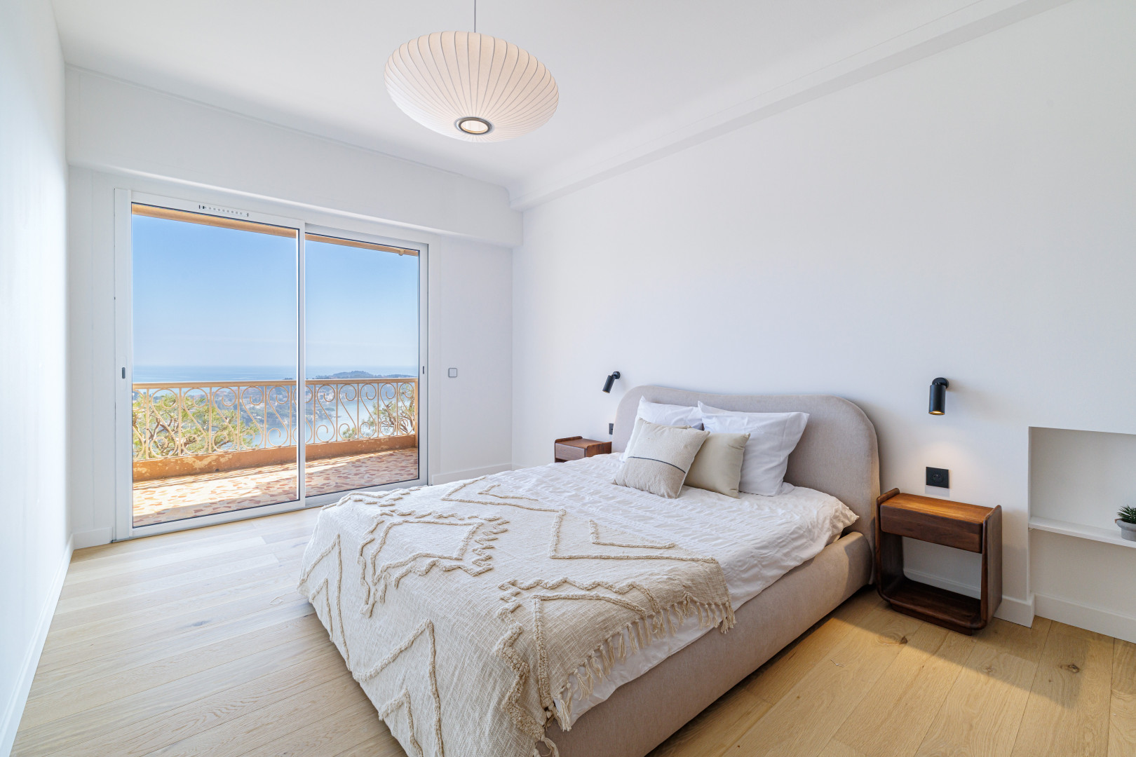 
                                                Vente
                                                 VILLEFRANCHE SUR MER - Corne d’Or  - Magnifique 3 pièces entièrement rénové disposant d’une terrasse avec vue panoramique sur la mer