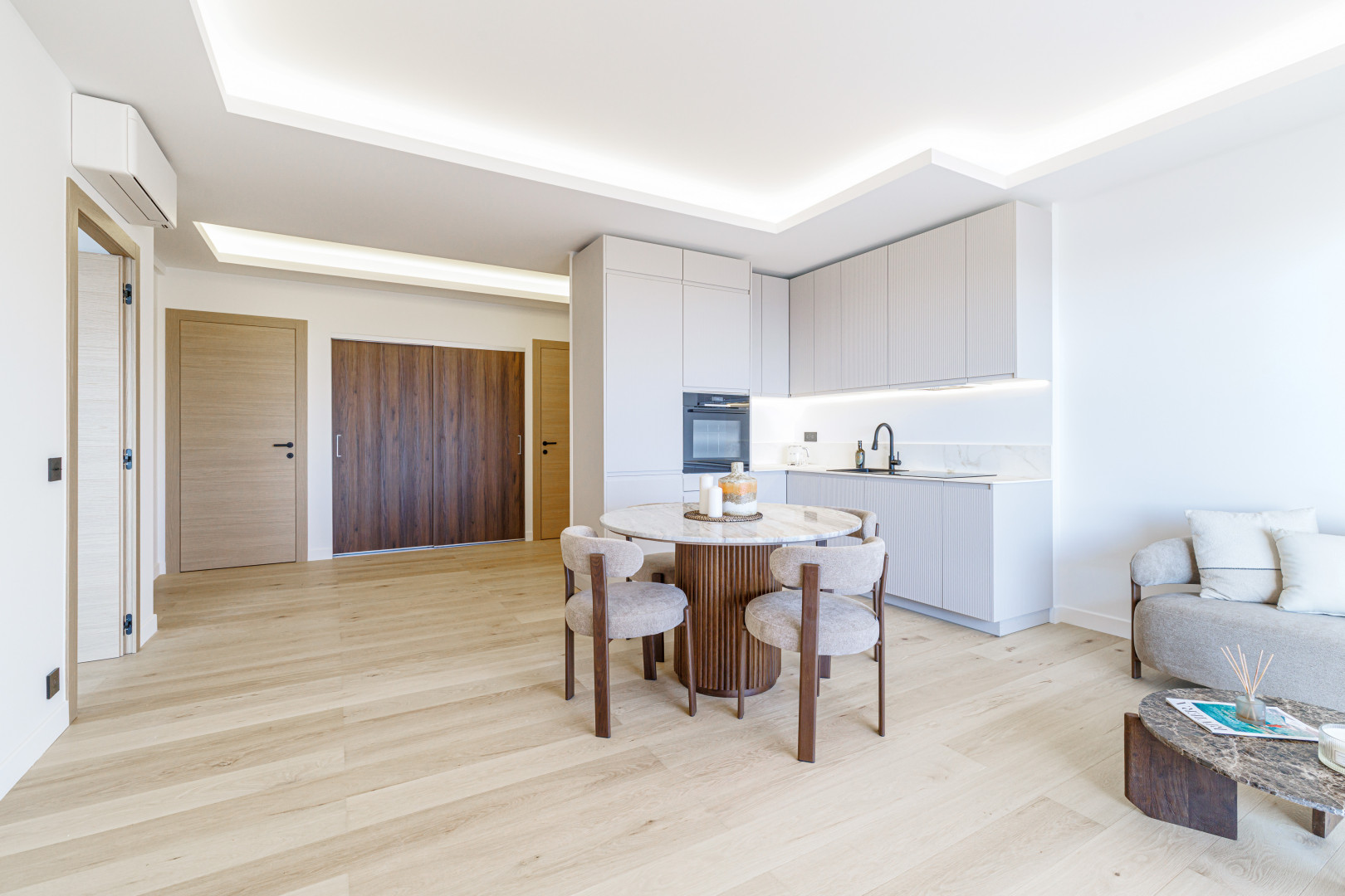 
                                                Vente
                                                 VILLEFRANCHE SUR MER - Corne d’Or  - Magnifique 3 pièces entièrement rénové disposant d’une terrasse avec vue panoramique sur la mer