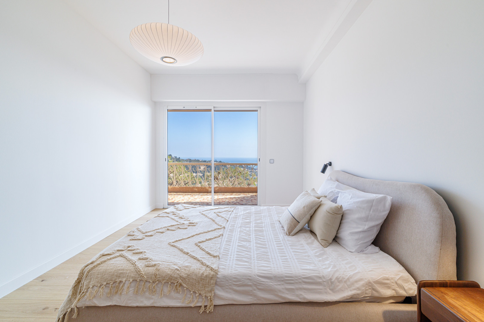 
                                                Vente
                                                 VILLEFRANCHE SUR MER - Corne d’Or  - Magnifique 3 pièces entièrement rénové disposant d’une terrasse avec vue panoramique sur la mer