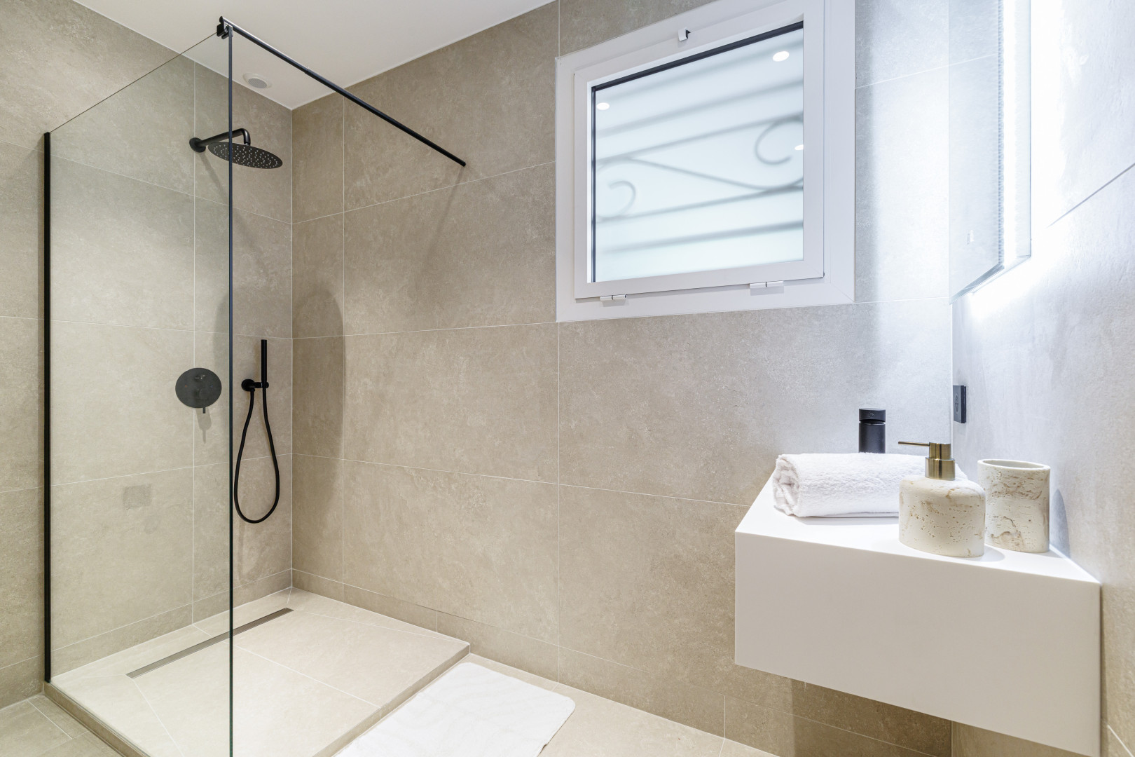 
                                                Vente
                                                 VILLEFRANCHE SUR MER - Corne d’Or  - Magnifique 3 pièces entièrement rénové disposant d’une terrasse avec vue panoramique sur la mer