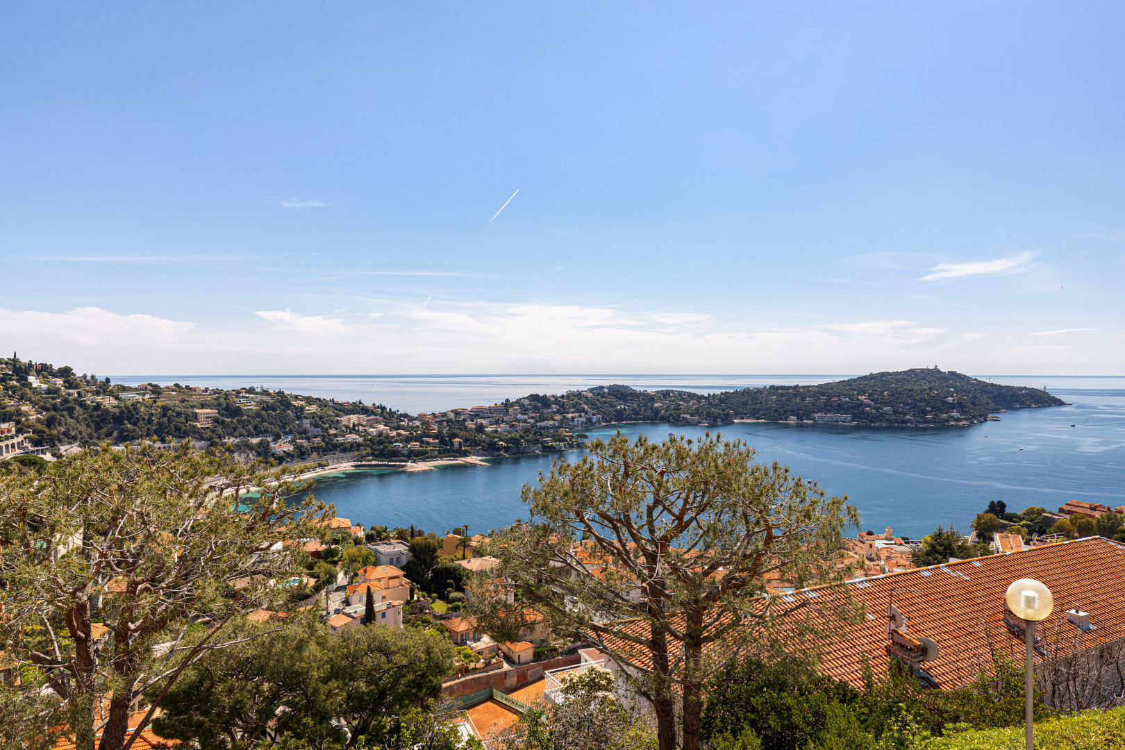 
                                                Vente
                                                 VILLEFRANCHE SUR MER - Corne d’Or  - 3 pièces