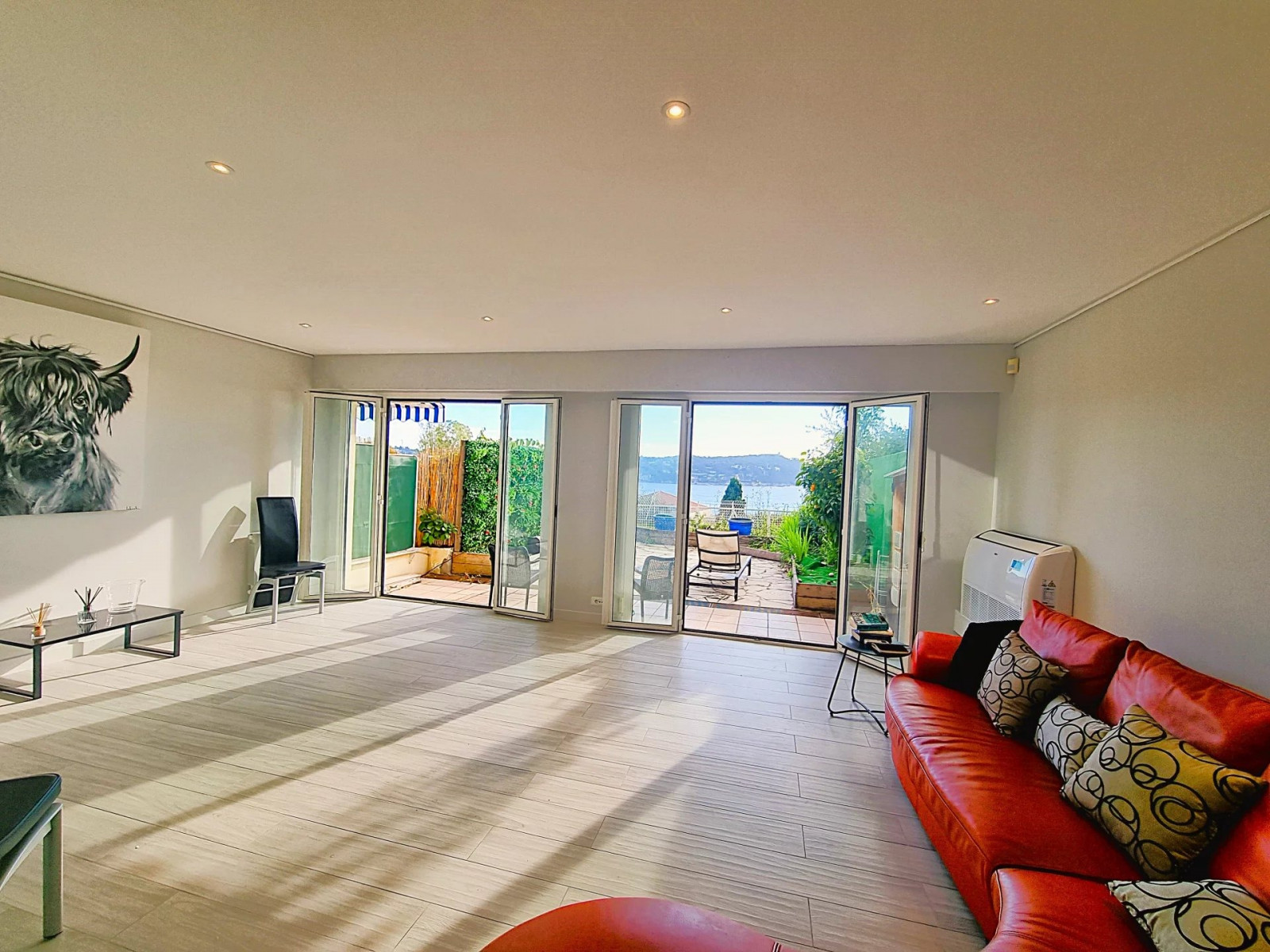 
                                                Vente
                                                 VILLEFRANCHE SUR MER - La Darse - Vue mer - Terrasse 49 m²
