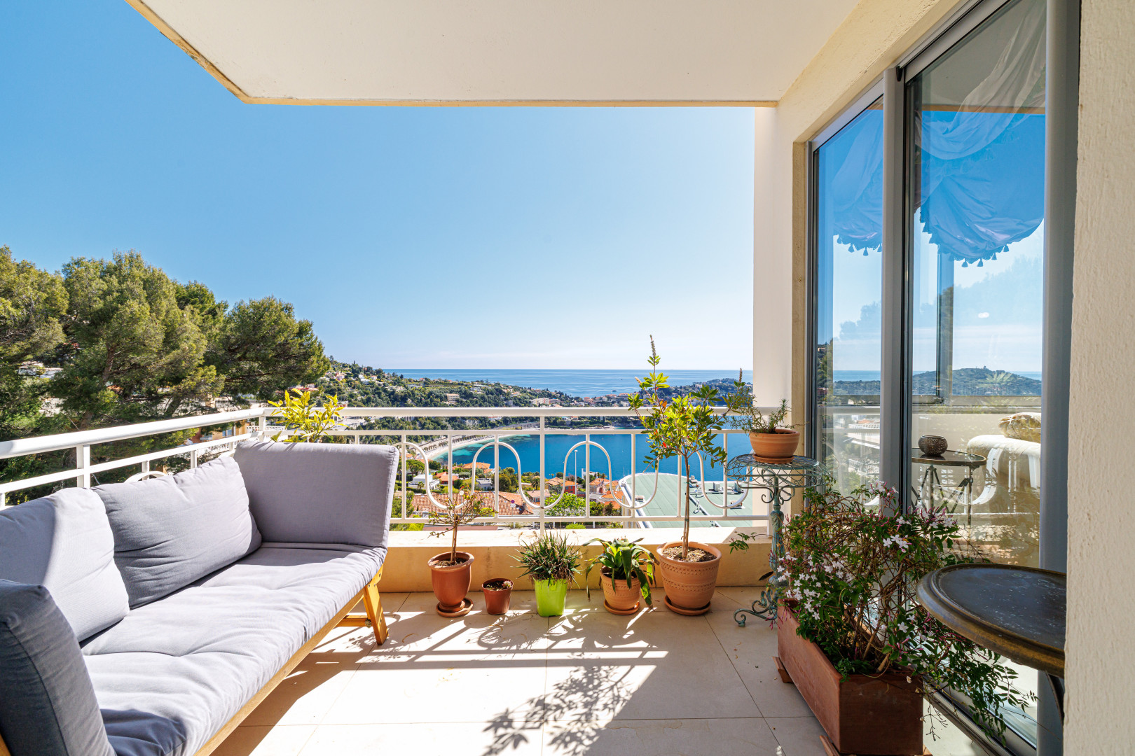 
                                                Vente
                                                 Villefranche-sur-Mer – Superbe 2/3 pièces avec vue mer panoramique