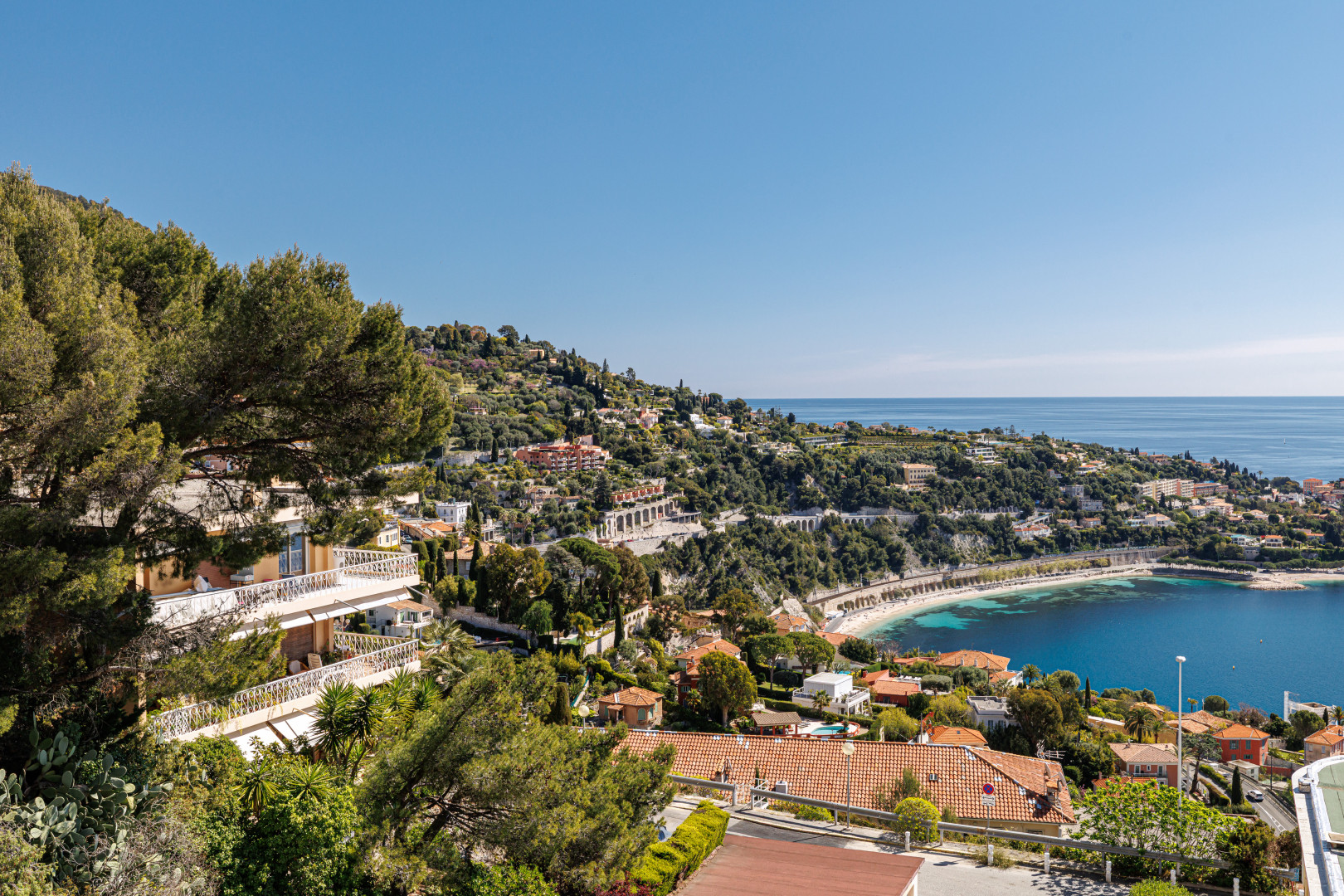 
                                                Vente
                                                 Villefranche-sur-Mer – Superbe 2/3 pièces en étage élevé, avec vue mer panoramique et au calme absolu