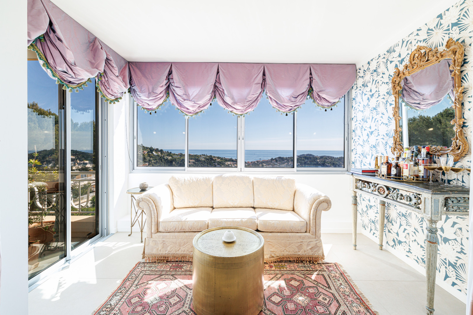 
                                                Vente
                                                 Villefranche-sur-Mer – Superbe 2/3 pièces en étage élevé, avec vue mer panoramique et au calme absolu