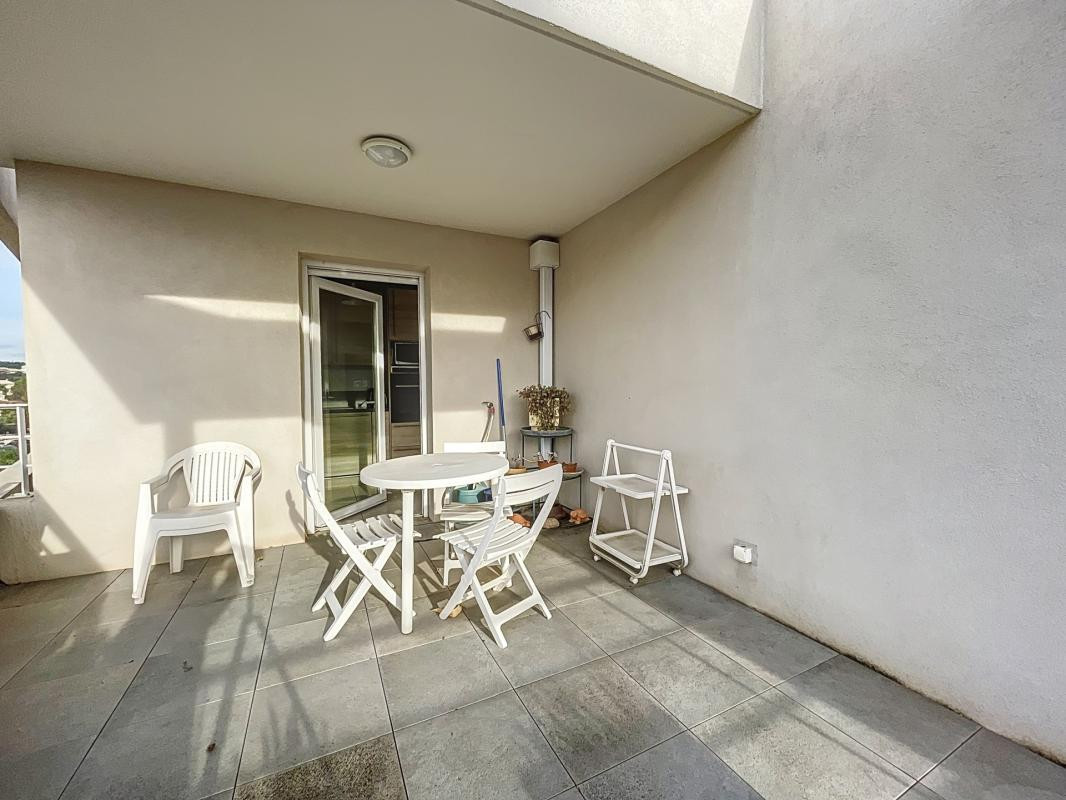 
                                                Vente
                                                 Villeneuve Les Avignon, appartement T4 dernier étage, terrasses, parking