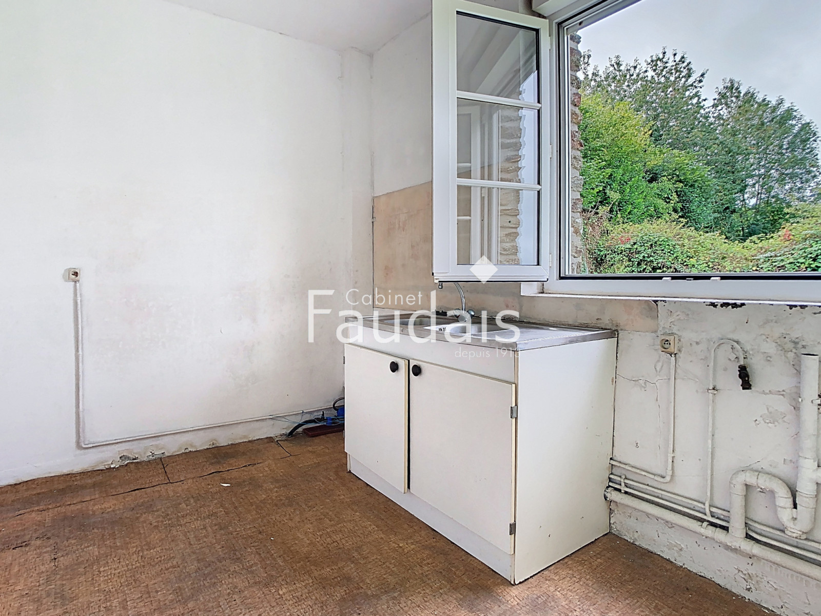 
                                                Vente
                                                 VILLIERS-FOSSARD, Maison 4 pièces, 2 chambres