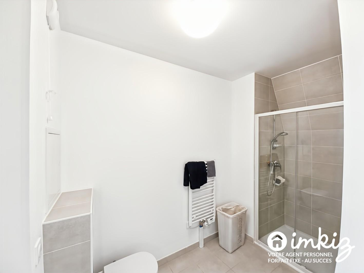 
                                                Vente
                                                 Vincennes – 2P lumineux  dernier étage