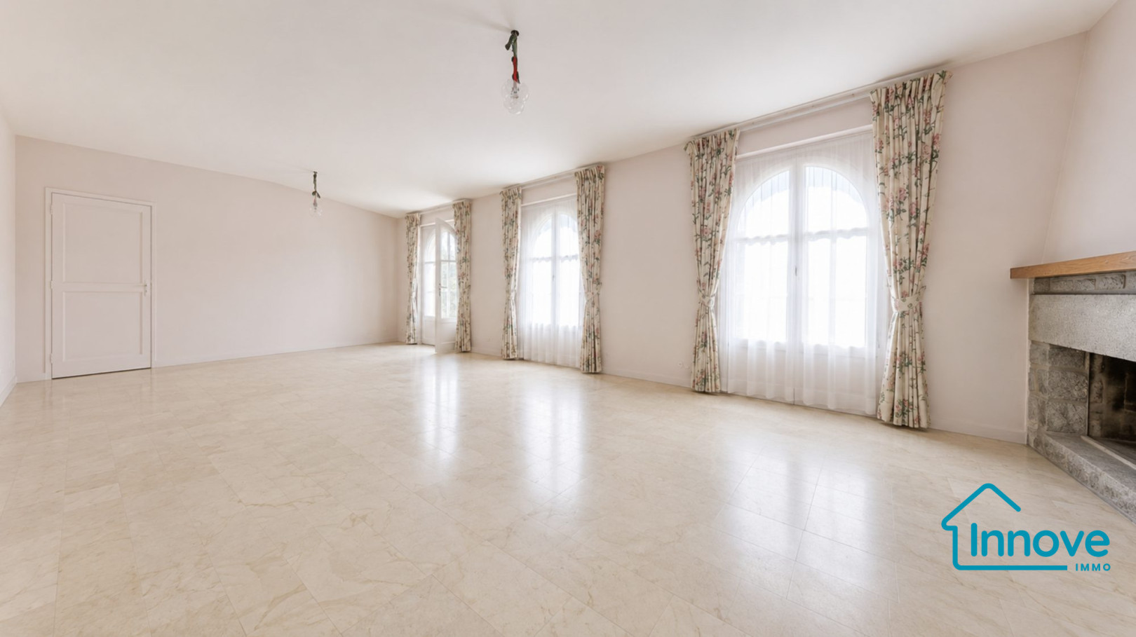 
                                                Vente
                                                 Viroflay gare Rive Gauche, Duplex – 210 m² – 7 chambres –
