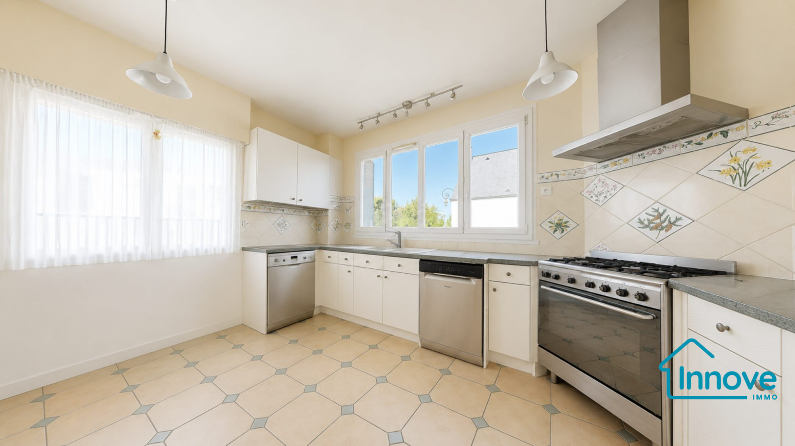 
                                                Vente
                                                 Viroflay gare Rive Gauche, Duplex – 210 m² – 7 chambres –