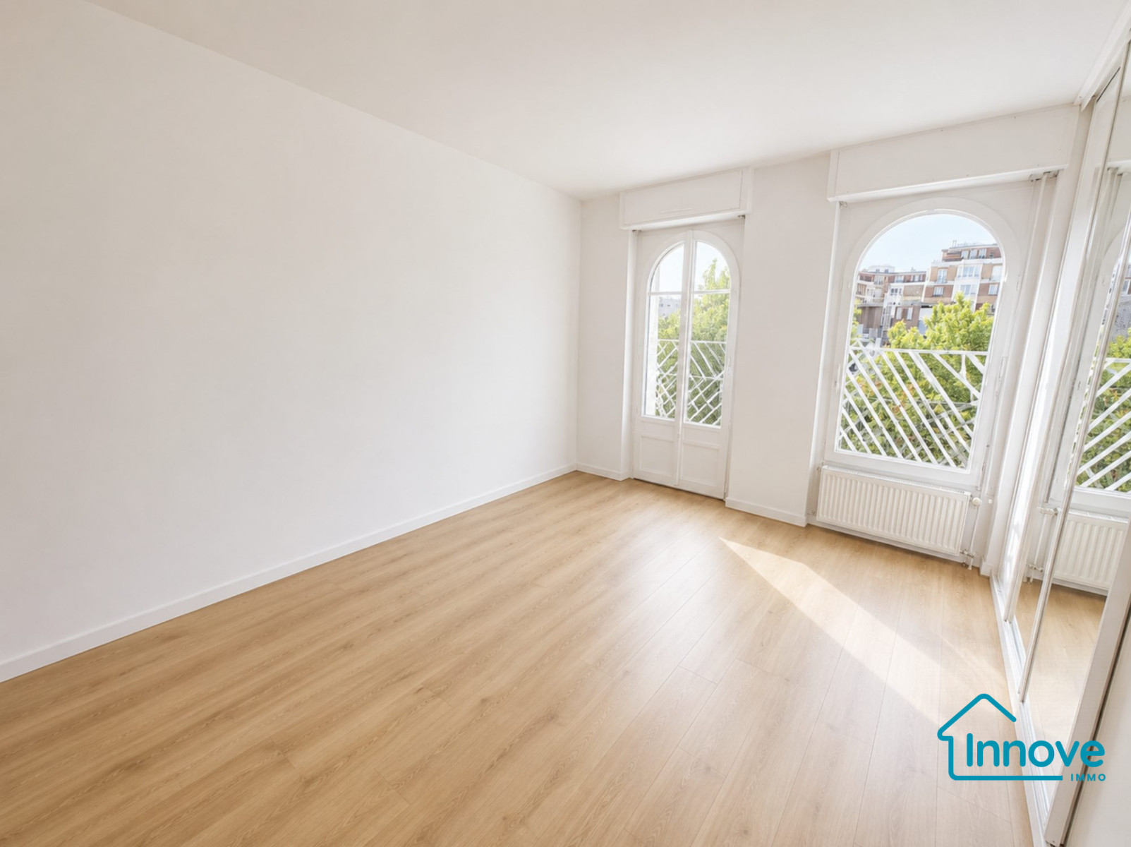 
                                                Vente
                                                 Viroflay gare Rive Gauche, Duplex – 210 m² – 7 chambres –
