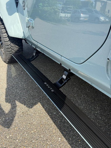 
                                                Voiture
                                                 Voiture 4x4 - Jeep Brute HYBRID - 168970€