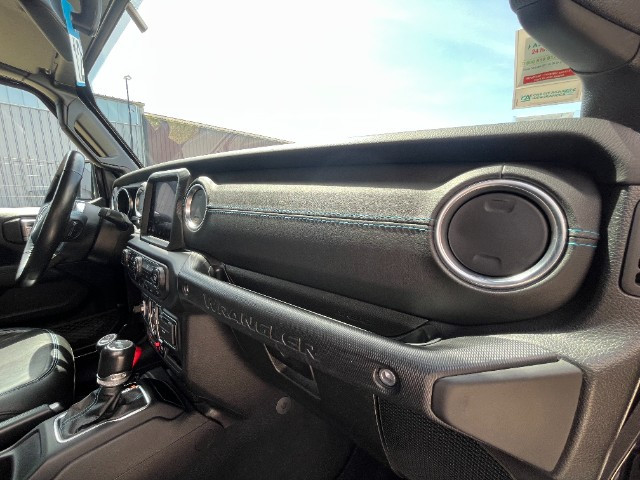 
                                                Voiture
                                                 Voiture 4x4 - Jeep Wrangler RUBICON 2.0 380 CH PHEV - 54970€