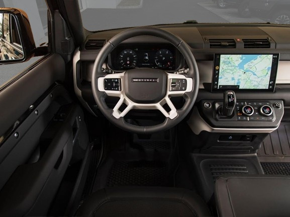 
                                                Voiture
                                                 Voiture 4x4 - Land Rover Defender 110 D250 /S UTILITAIRE 3 PLACES - 99970€