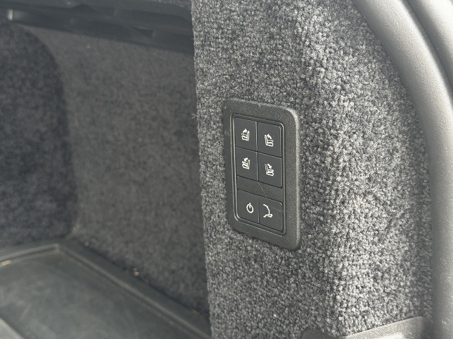 
                                                Voiture
                                                 Voiture 4x4 - Land Rover Range Rover AUTOBIOGRAPHY - 29970€