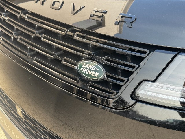 
                                                Voiture
                                                 Voiture 4x4 - Land Rover Range Rover P550 E PHEV AUTOBIOGRAPHY DYNAMIC - 139970€