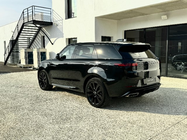 
                                                Voiture
                                                 Voiture 4x4 - Land Rover Range Rover P550 E PHEV AUTOBIOGRAPHY DYNAMIC - 139970€