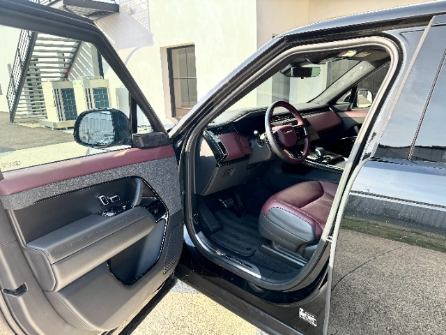 
                                                Voiture
                                                 Voiture 4x4 - Land Rover Range Rover P550 E PHEV AUTOBIOGRAPHY DYNAMIC - 139970€