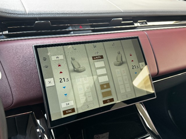 
                                                Voiture
                                                 Voiture 4x4 - Land Rover Range Rover P550 E PHEV AUTOBIOGRAPHY DYNAMIC - 139970€