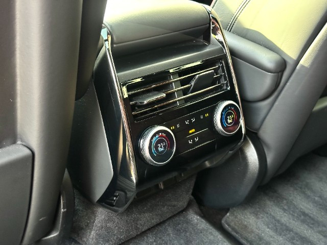 
                                                Voiture
                                                 Voiture 4x4 - Land Rover Range Rover P550 E PHEV AUTOBIOGRAPHY DYNAMIC - 139970€