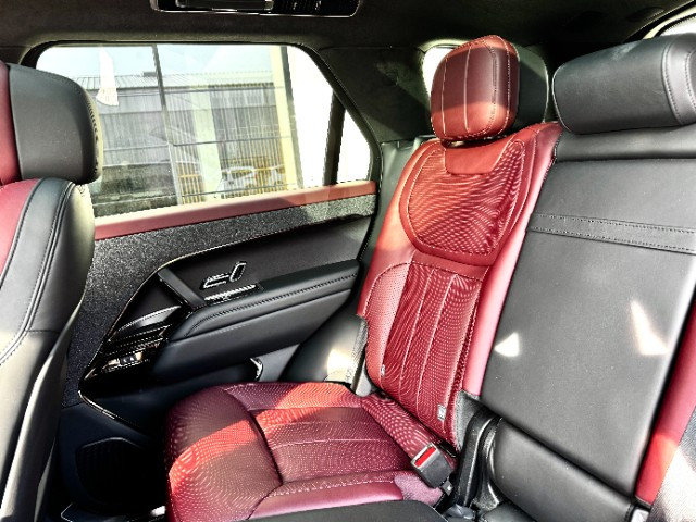 
                                                Voiture
                                                 Voiture 4x4 - Land Rover Range Rover P550 E PHEV AUTOBIOGRAPHY DYNAMIC - 139970€