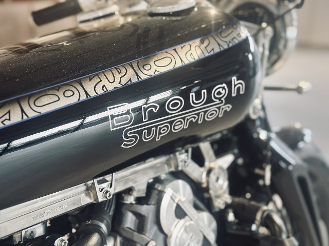 
                                                Voiture
                                                 Voiture Cabriolet - Brough Superior Anniversary . - 74970€