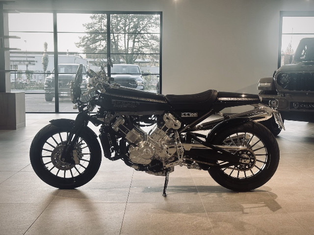 
                                                Voiture
                                                 Voiture Cabriolet - Brough Superior Anniversary . - 74970€