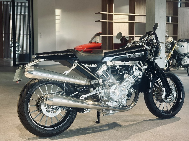 
                                                Voiture
                                                 Voiture Cabriolet - Brough Superior Anniversary . - 74970€