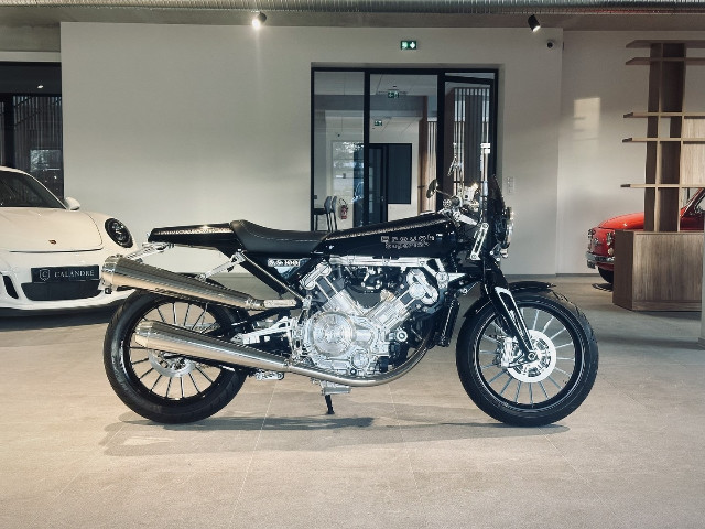 
                                                Voiture
                                                 Voiture Cabriolet - Brough Superior Anniversary . - 74970€
