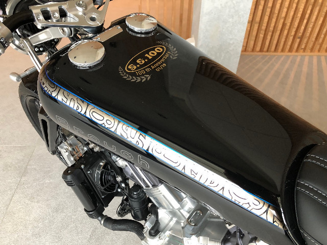 
                                                Voiture
                                                 Voiture Cabriolet - Brough Superior Anniversary . - 74970€