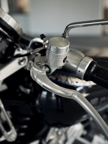 
                                                Voiture
                                                 Voiture Cabriolet - Brough Superior Anniversary . - 74970€