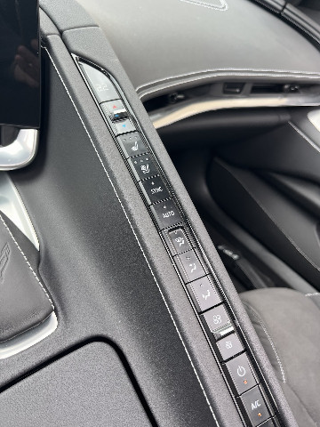 
                                                Voiture
                                                 Voiture Cabriolet - Chevrolet Corvette Convertible C8 STINGRAY 2LT 6.2L V8 - 114970€