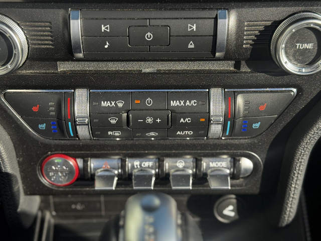 
                                                Voiture
                                                 Voiture Cabriolet - Ford Mustang CABRIOLET V8 5.0 BVA10 / GT - 51970€