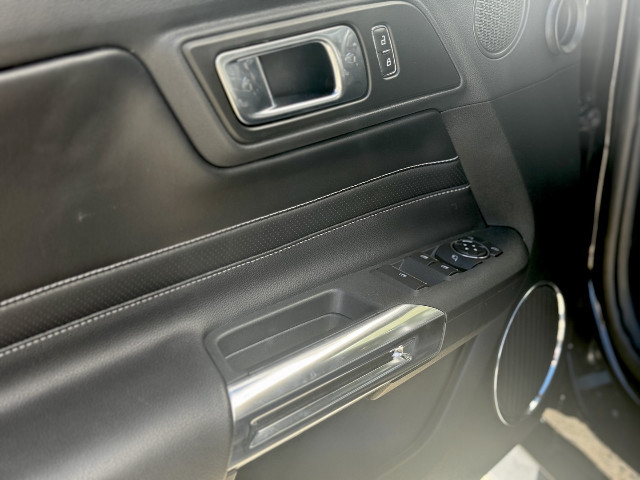 
                                                Voiture
                                                 Voiture Cabriolet - Ford Mustang CABRIOLET V8 5.0 BVA10 / GT - 51970€