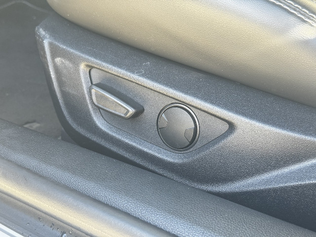 
                                                Voiture
                                                 Voiture Cabriolet - Ford Mustang CABRIOLET V8 5.0 BVA10 / GT - 51970€