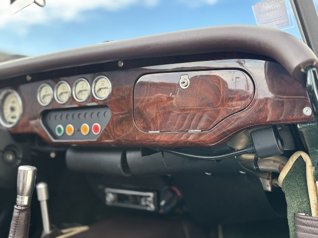 
                                                Voiture
                                                 Voiture Cabriolet - Morgan Roadster V6 3.0 . - 69970€