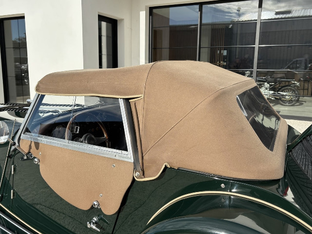 
                                                Voiture
                                                 Voiture Cabriolet - Morgan Roadster V6 3.0 . - 69970€