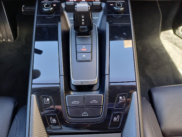 
                                                Voiture
                                                 Voiture Cabriolet - Porsche 911 (992) Cabriolet CARRERA 4 GTS 3.0 480 CH - 189970€