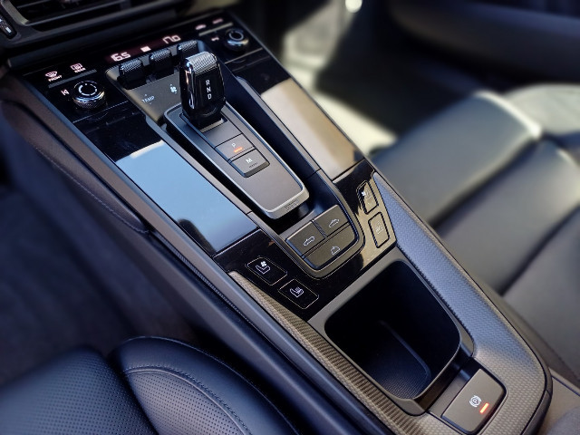 
                                                Voiture
                                                 Voiture Cabriolet - Porsche 911 (992) Cabriolet CARRERA 4 GTS 3.0 480 CH - 189970€