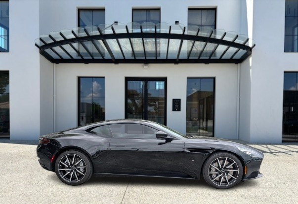 
                                                Voiture
                                                 Voiture Coupé - Aston Martin Db11 LAUNCH EDITION V12 5.2L - 146970€